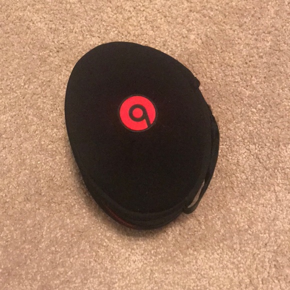 Beats Headphones - Picture 2 of 3